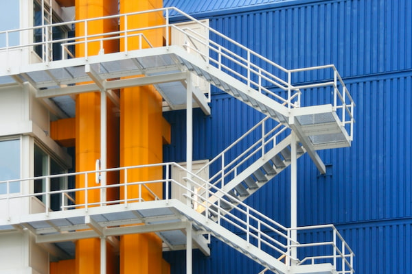 ضوابط پله فرار آتش نشانی چیست؟